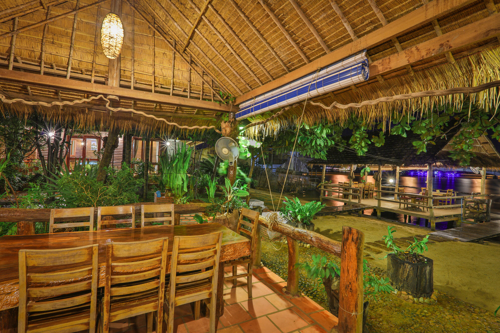 Natural Bungalows Restaurant And Bar Kampot Exterior photo